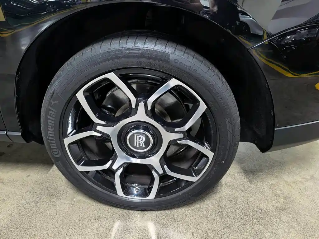 Rolls-Royce Cullinan — миниатюра 12