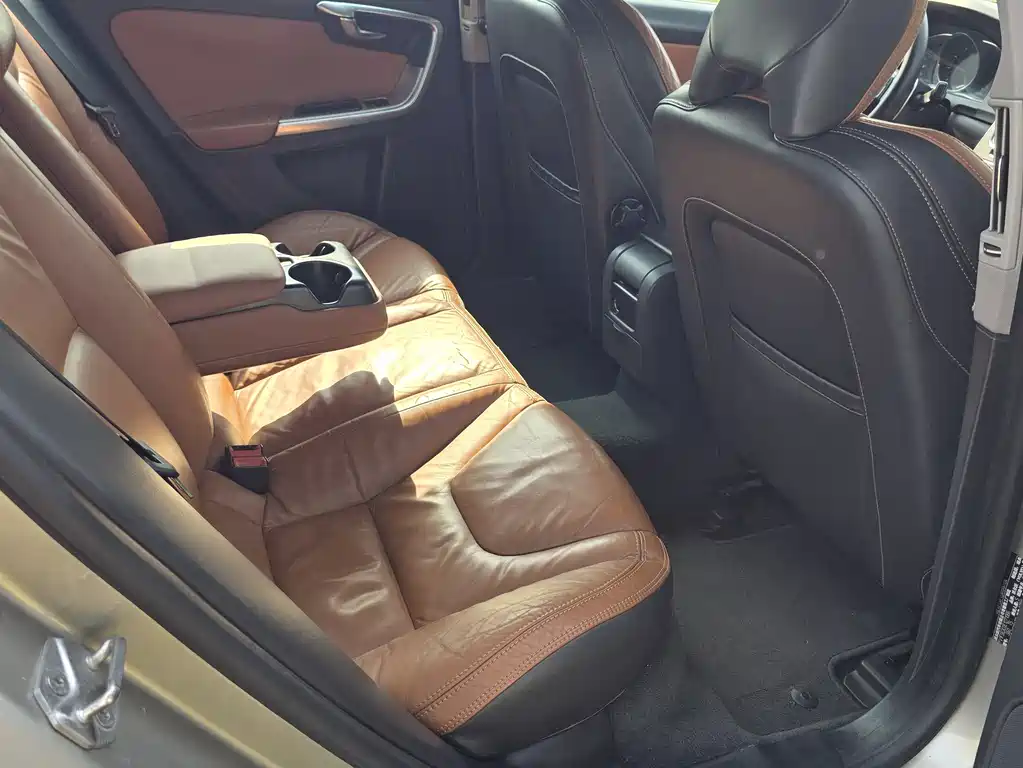 Volvo S60 (Import) — миниатюра 15