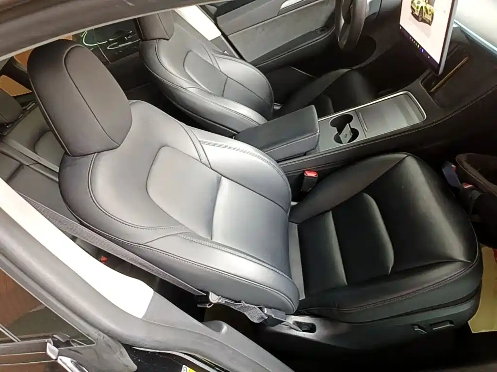 Tesla Model Y — миниатюра 25