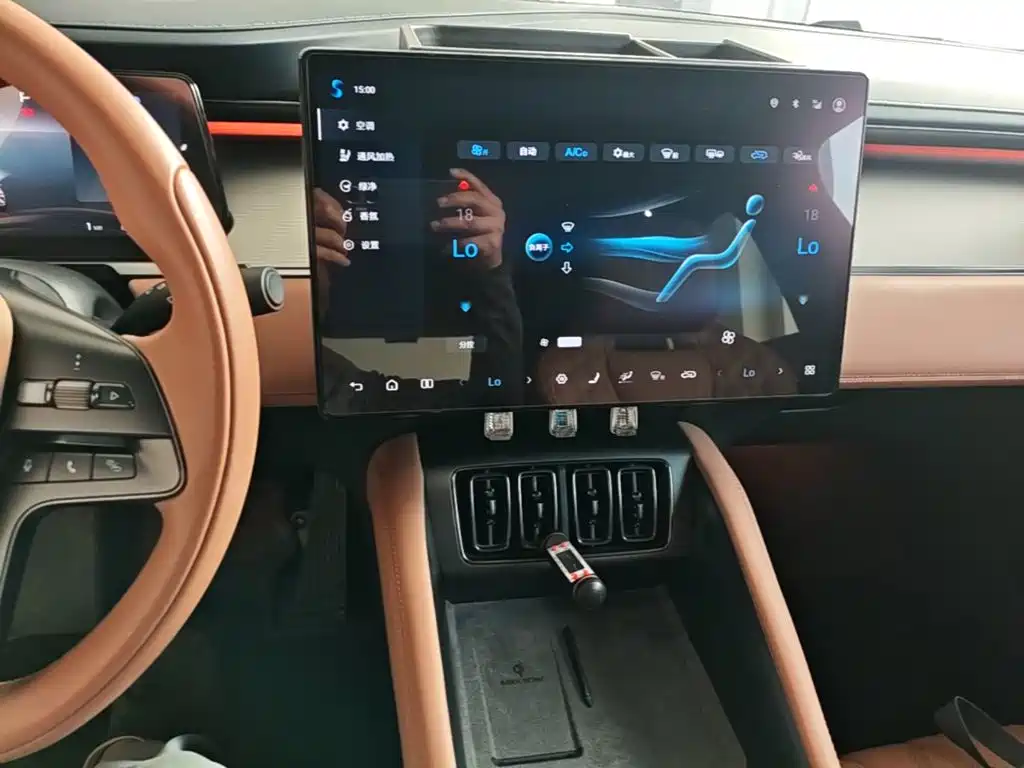BYD L EV — миниатюра 13