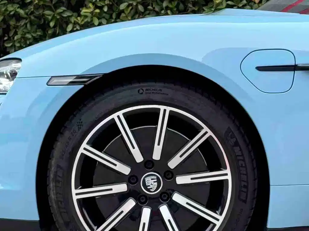 Porsche Taycan — миниатюра 6