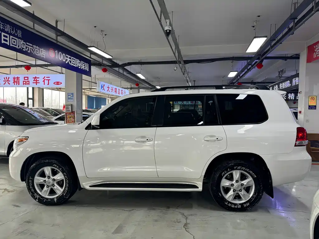 Toyota Land Cruiser 2010 5.7L