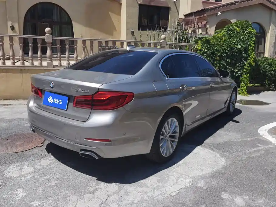 BMW 5 Series — миниатюра 3