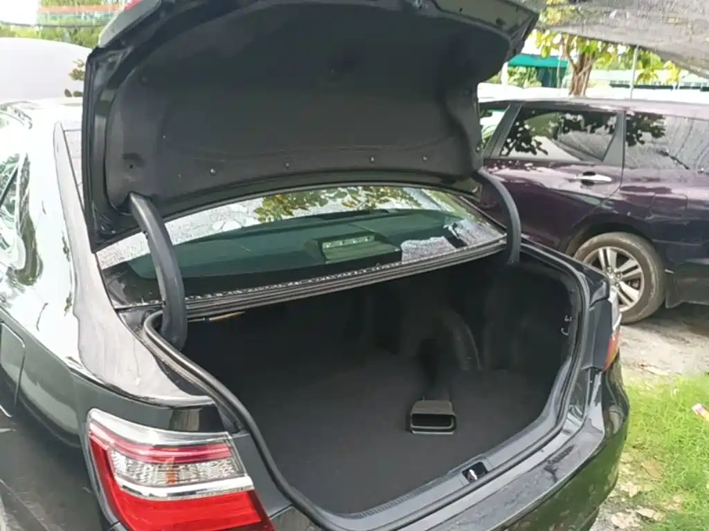 Toyota Camry — миниатюра 19