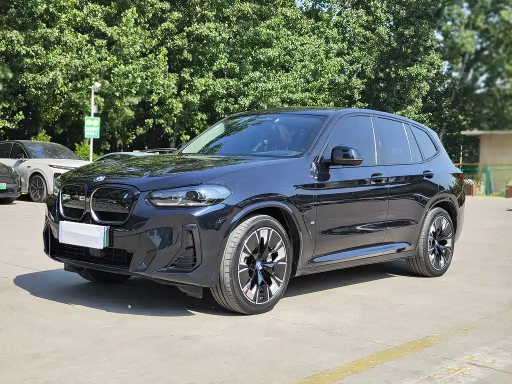 BMW iX3 2023