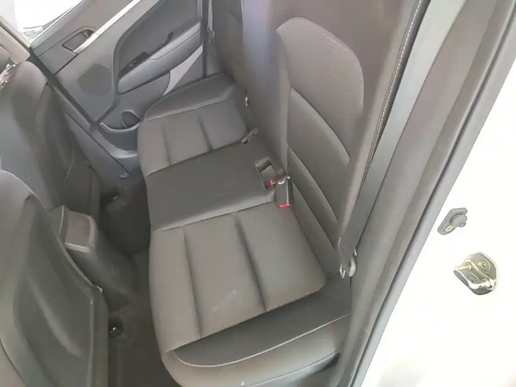 Hyundai Elantra — миниатюра 17