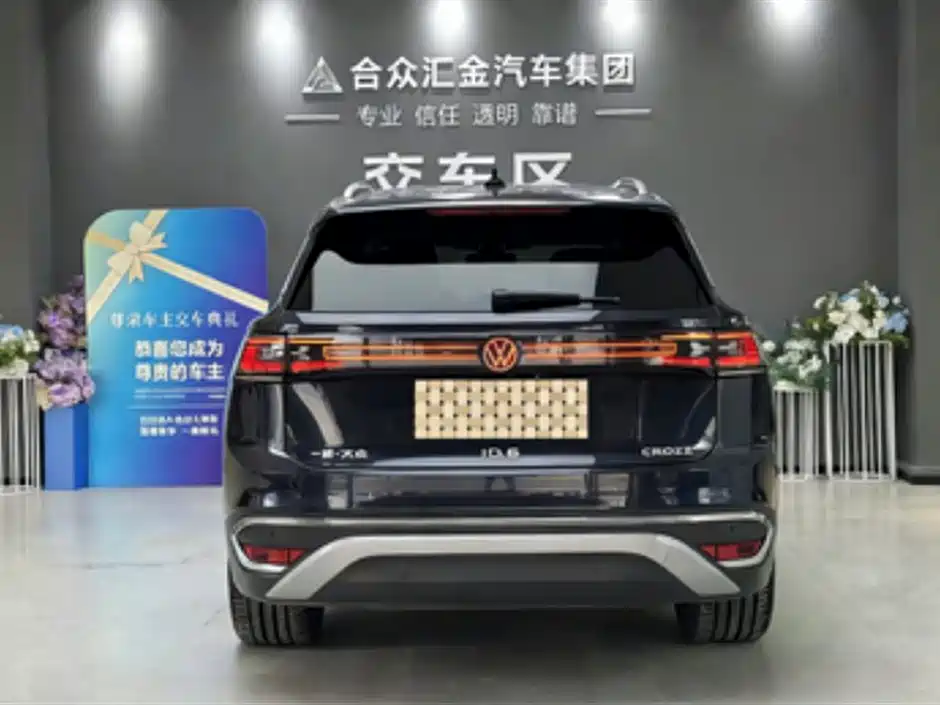 VOLKSWAGEN ID.6 CROZZ