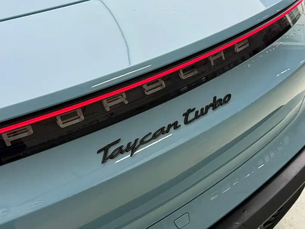 PORSCHE TAYCAN