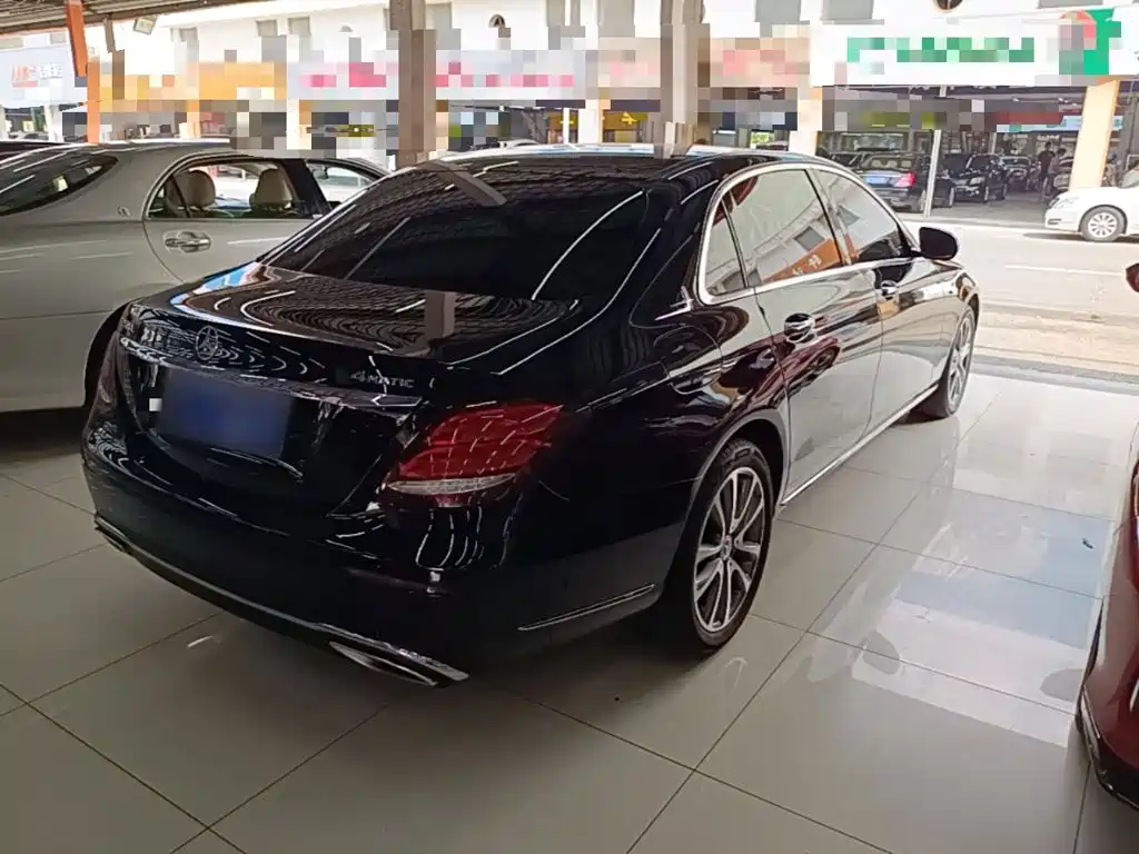 Mercedes-Benz E-Class — миниатюра 7