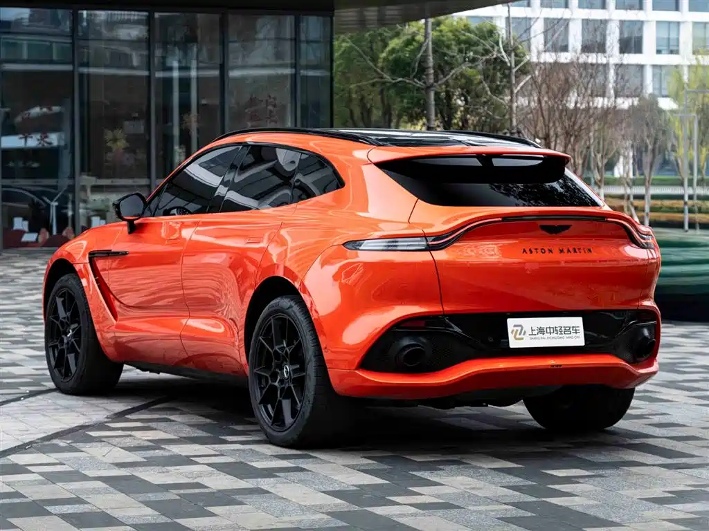 ASTON MARTIN DBX