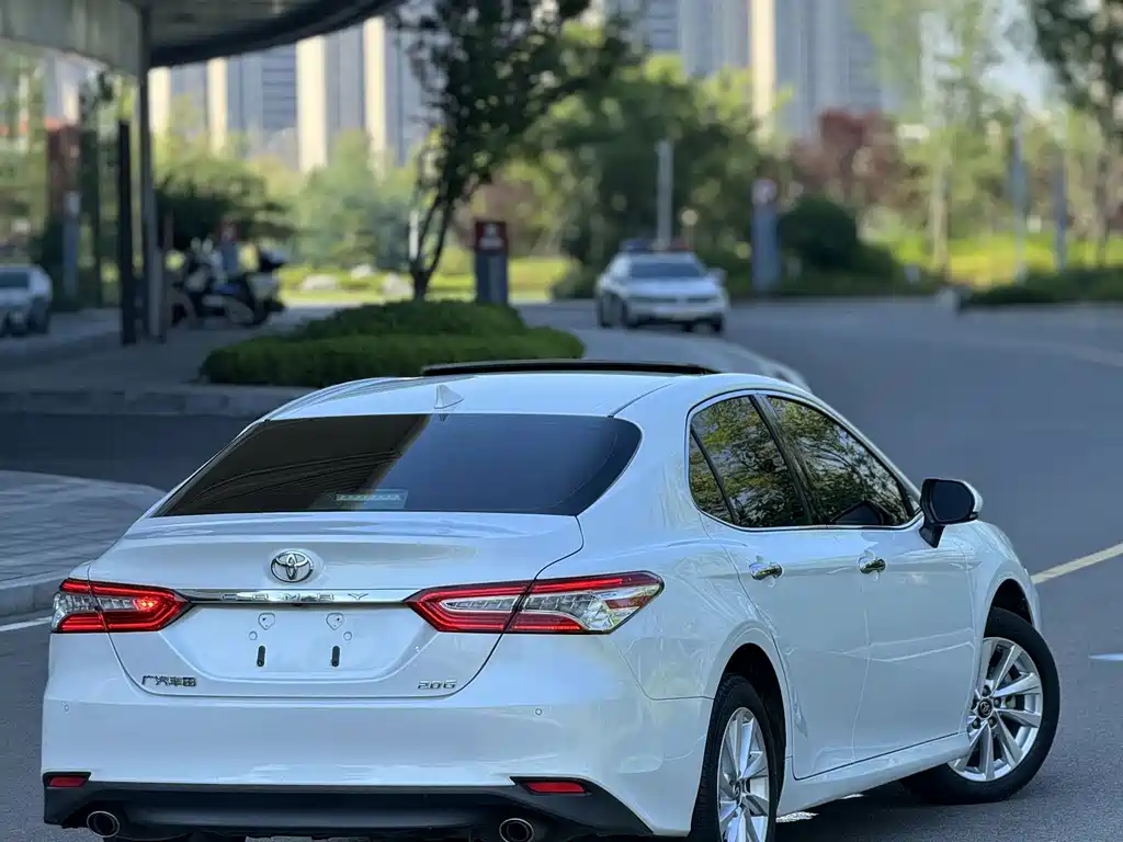 Toyota Camry — миниатюра 18