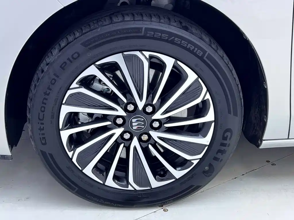 Buick GL8 Hybrid — миниатюра 11