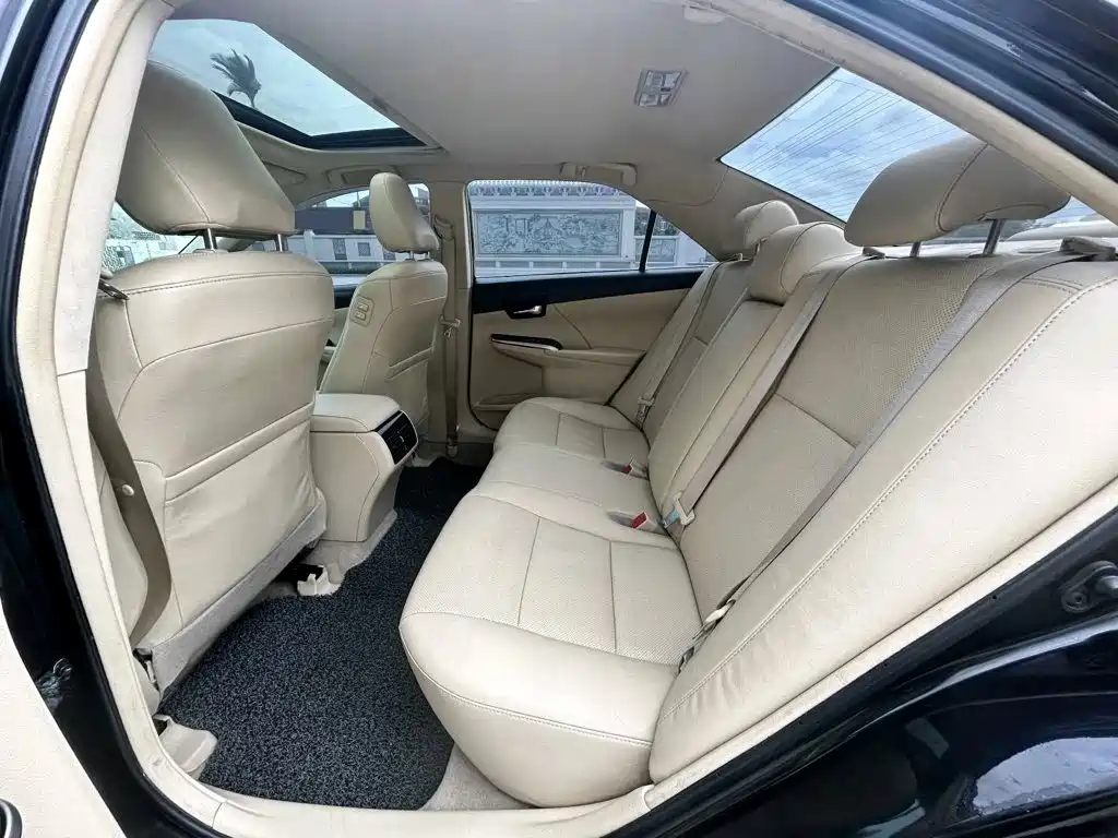 Toyota Camry — миниатюра 9