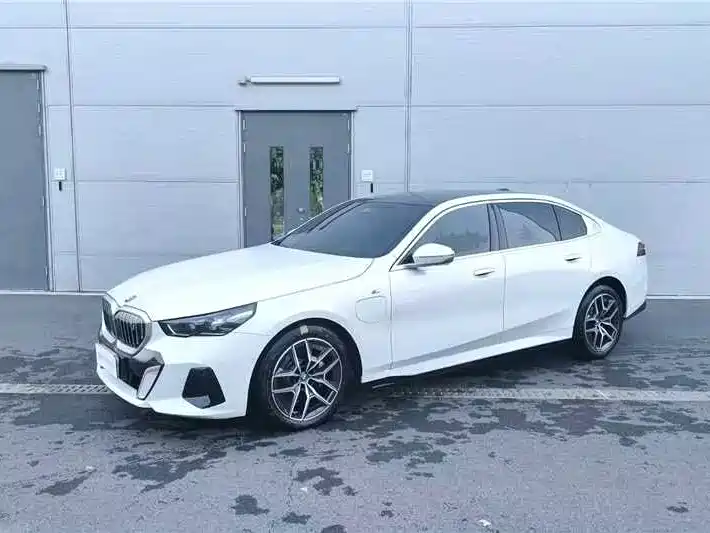 BMW i5