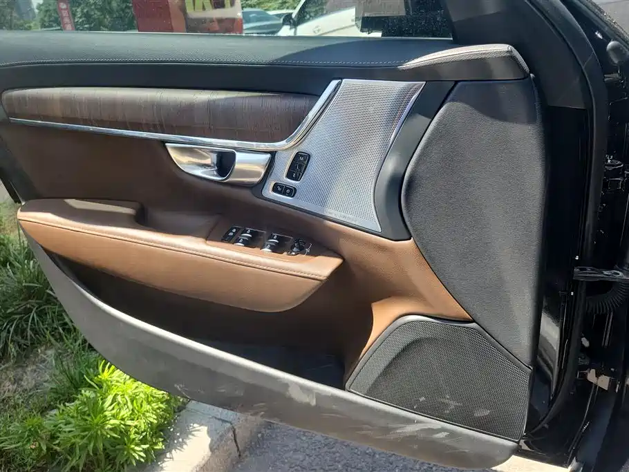 Volvo S90 2024 Luxury