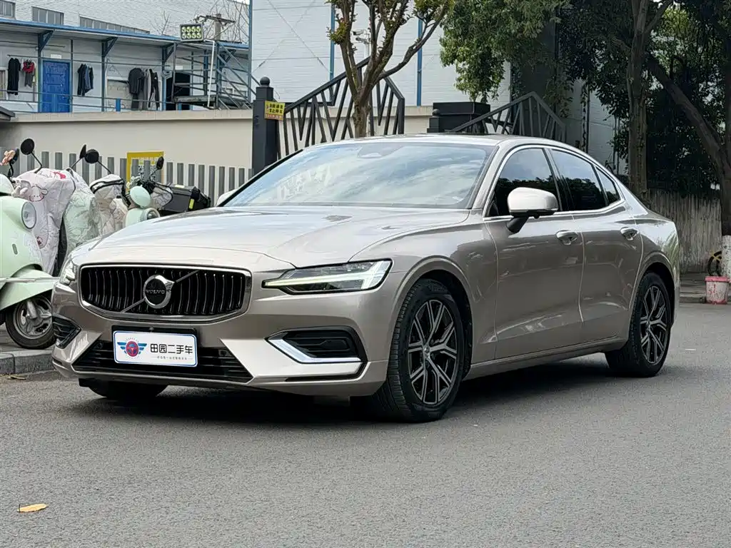 Volvo S60 2023