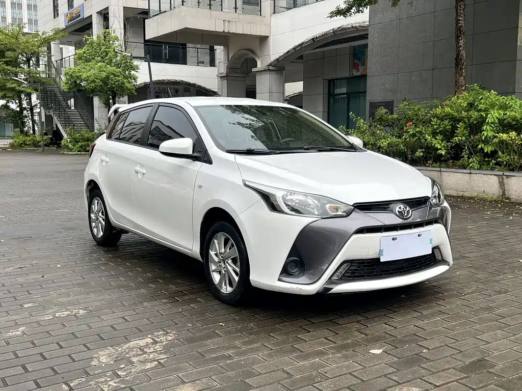 Toyota Yaris L — миниатюра 3
