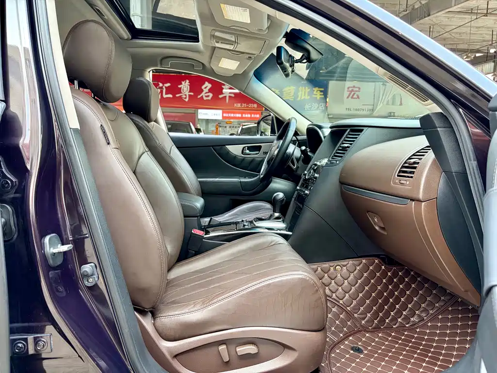 Infiniti QX70 — миниатюра 12