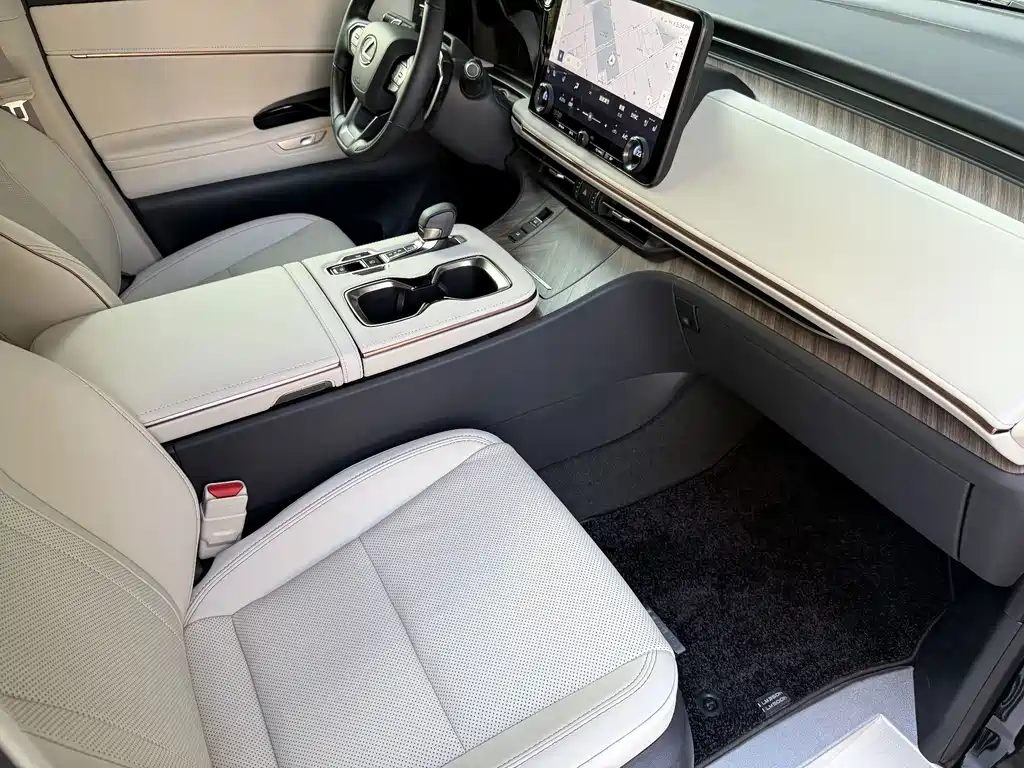 Lexus LM — миниатюра 9