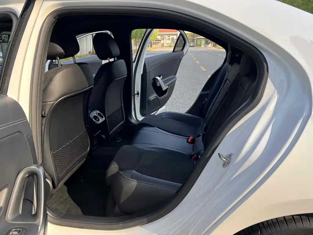 Mercedes-Benz A-Class — миниатюра 6