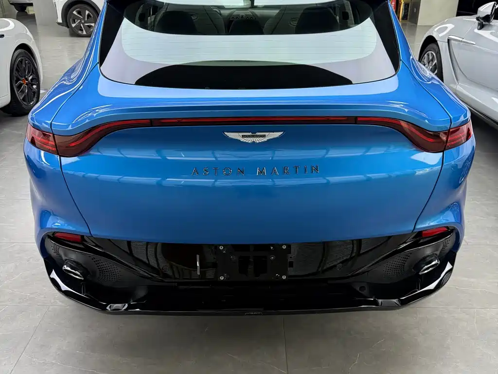 Aston Martin DBX 2024 4.0T V8