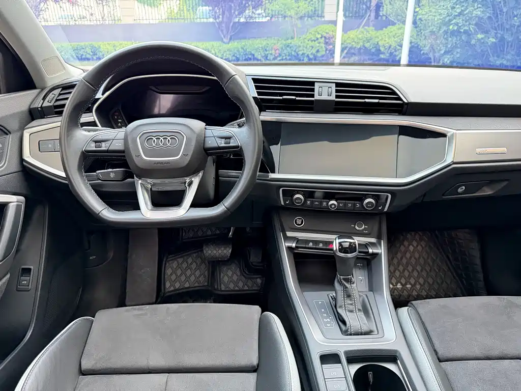Audi Q3 2023 35 TFSI Fashion (1.4T)