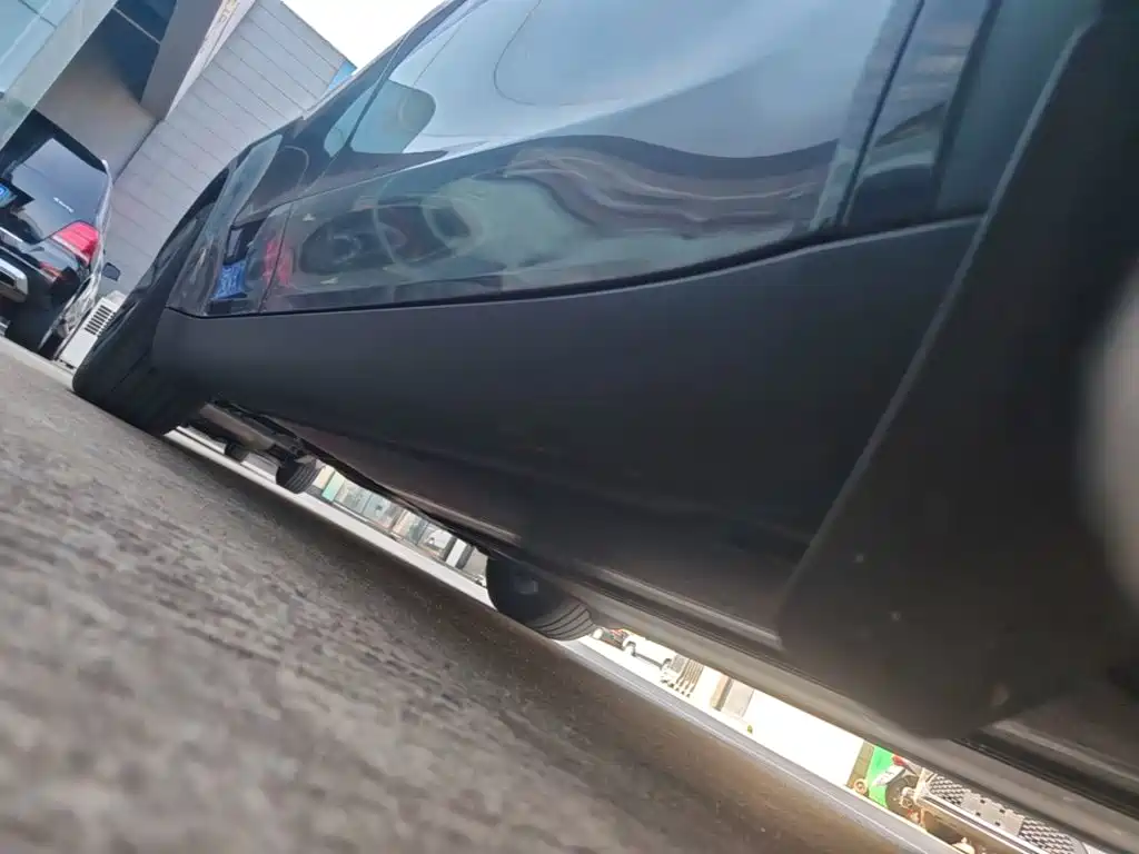 Tesla Model Y — миниатюра 21