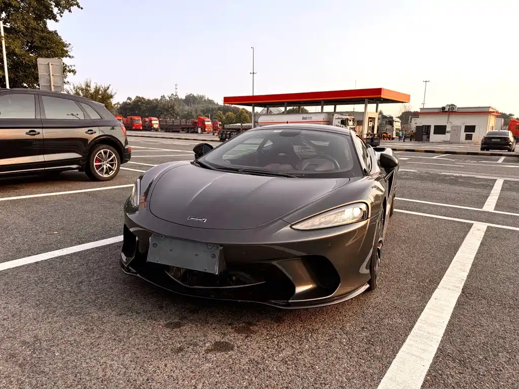 McLaren GT