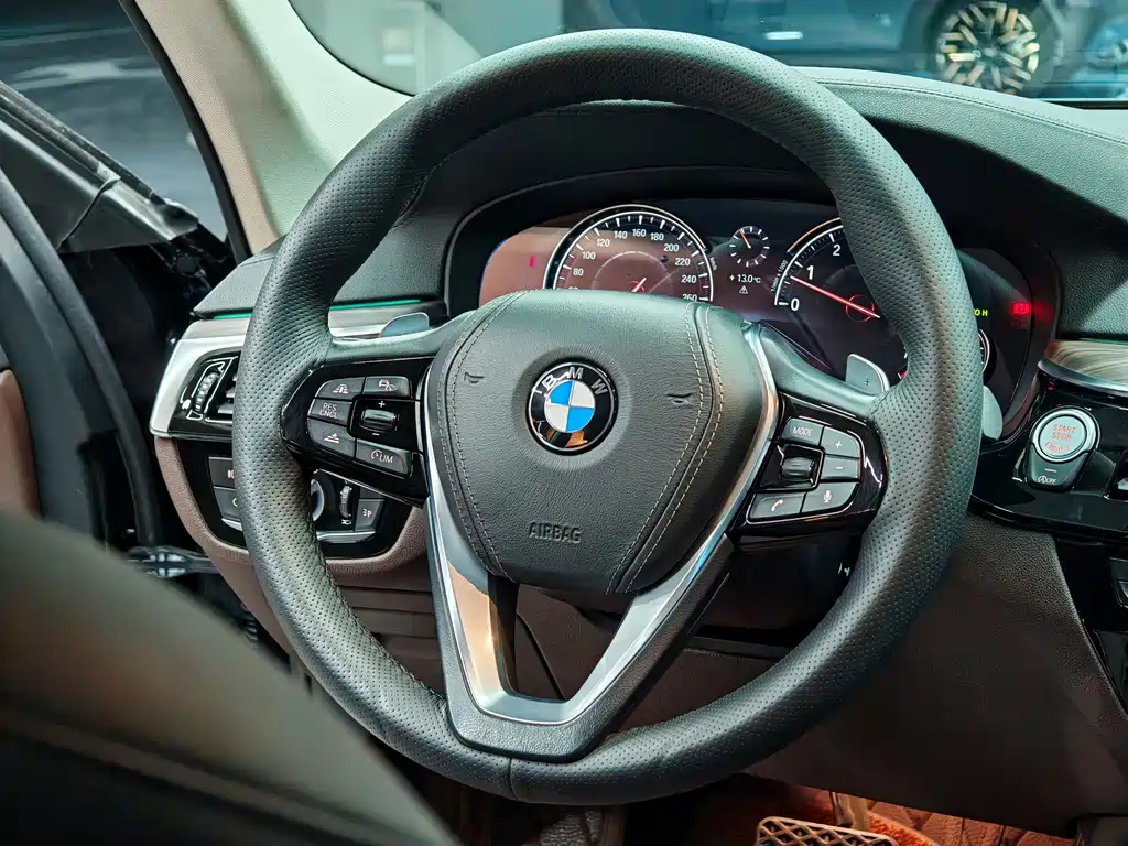 BMW 5 Series — миниатюра 30