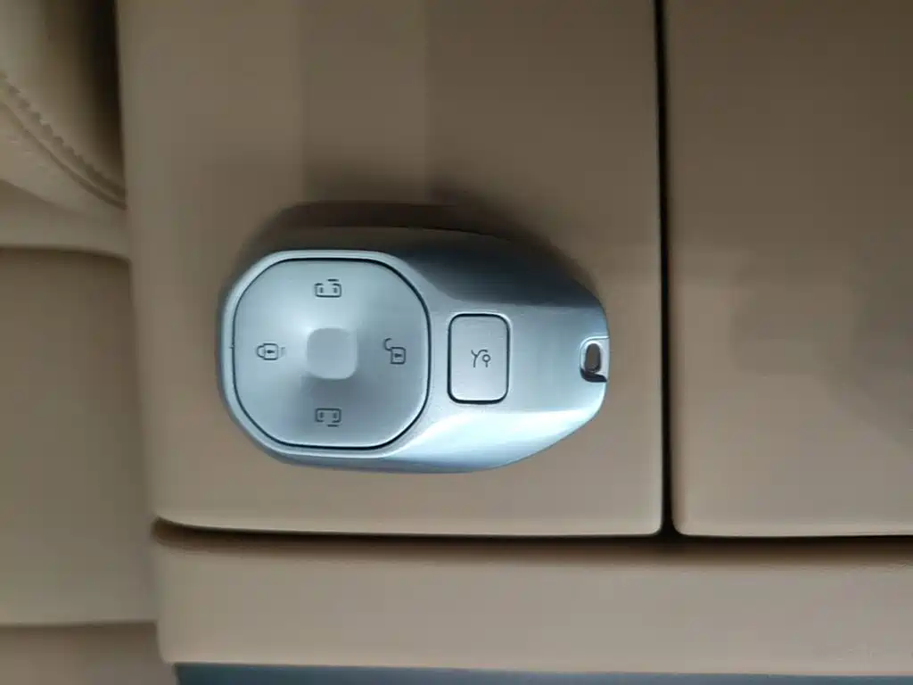 GAC Motor Trumpchi E8 PHEV — миниатюра 9