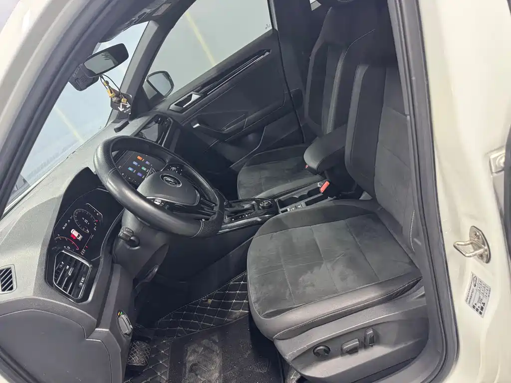 VOLKSWAGEN T ROC EXPLORING SONGS