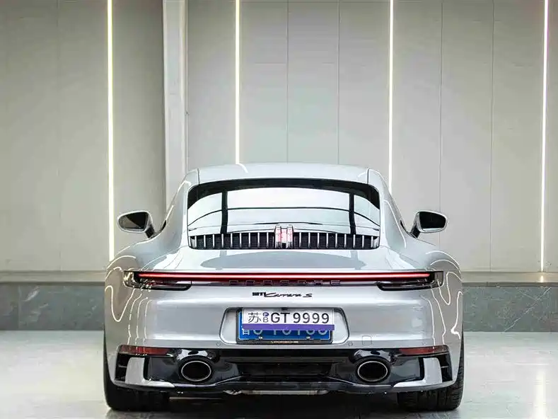 PORSCHE 911