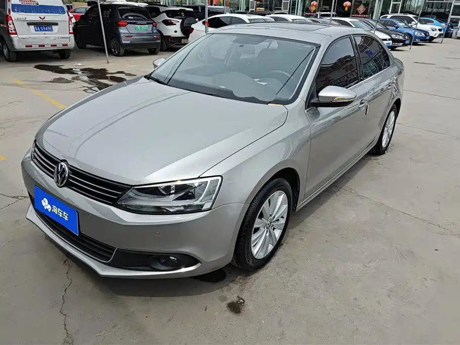 Volkswagen Sagitar 2015