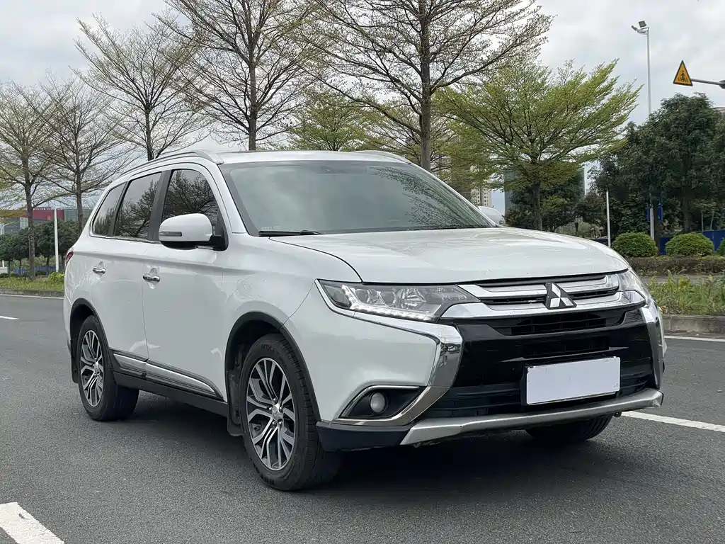 MITSUBISHI OUTLANDER