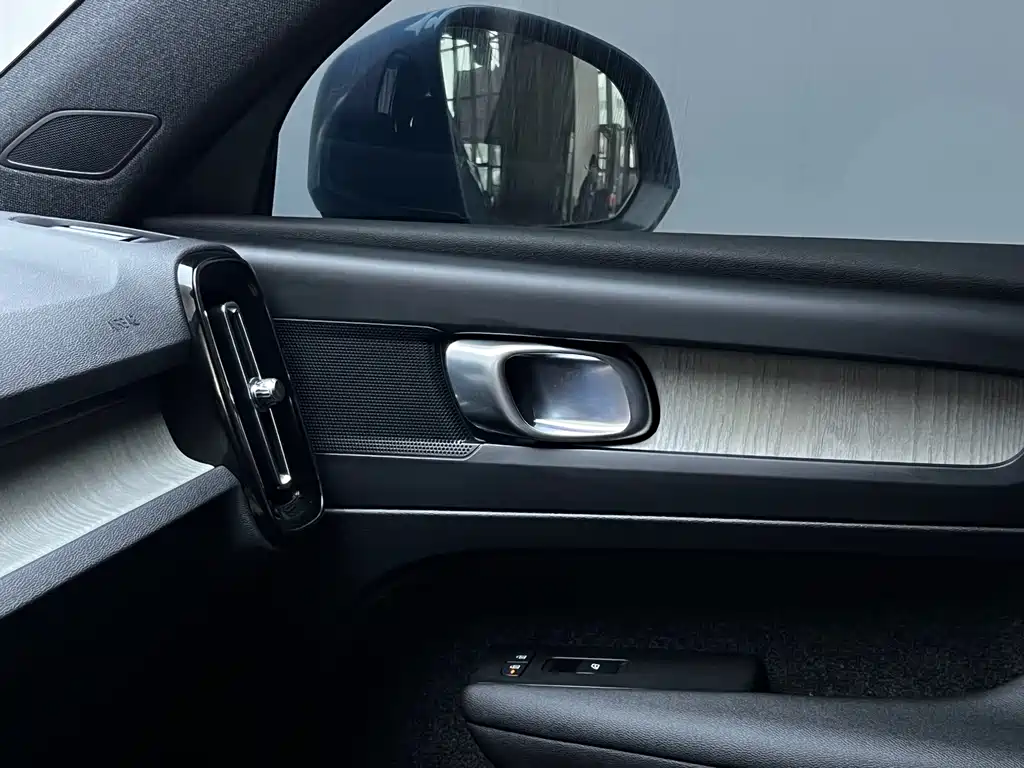 Volvo XC40 — миниатюра 14