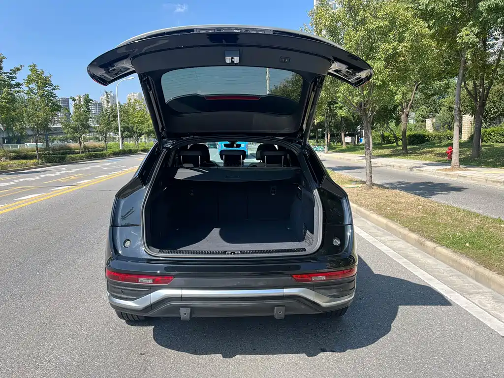 Audi Q5L Sportback — миниатюра 5