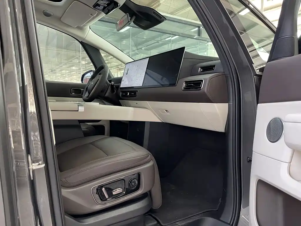 Li Auto Li MEGA — миниатюра 7