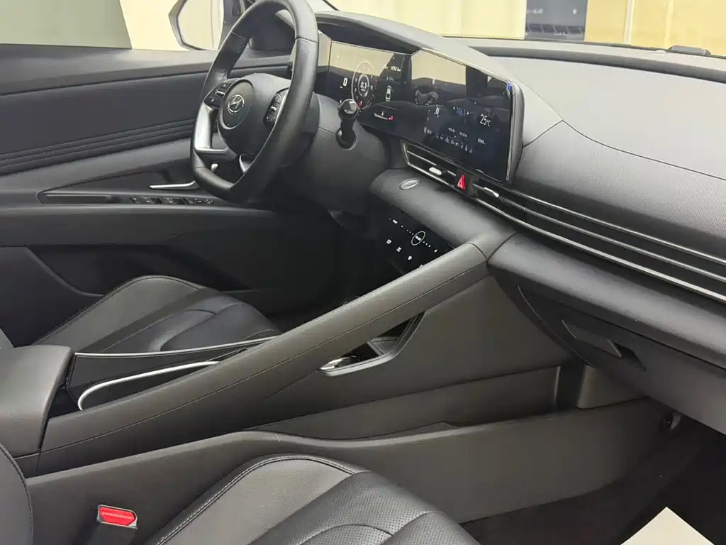 Hyundai Elantra — миниатюра 8