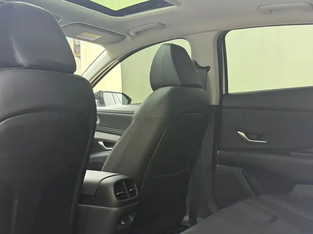 Hyundai Elantra — миниатюра 9