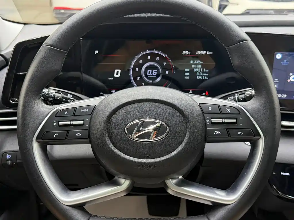 Hyundai Elantra — миниатюра 16