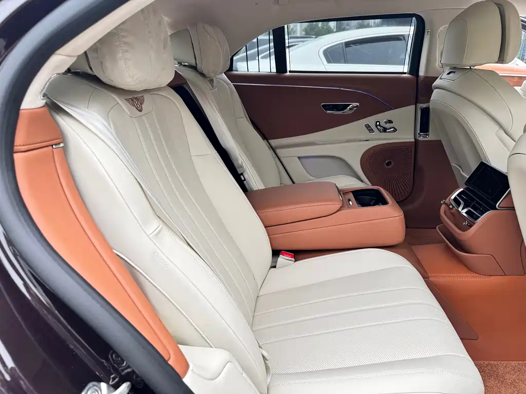 Bentley Flying Spur PHEV — миниатюра 13