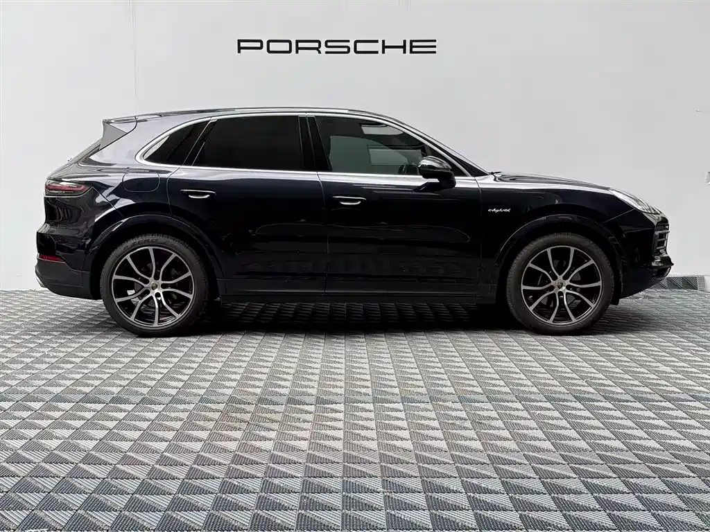 PORSCHE CAYENNE NEW ENERGY