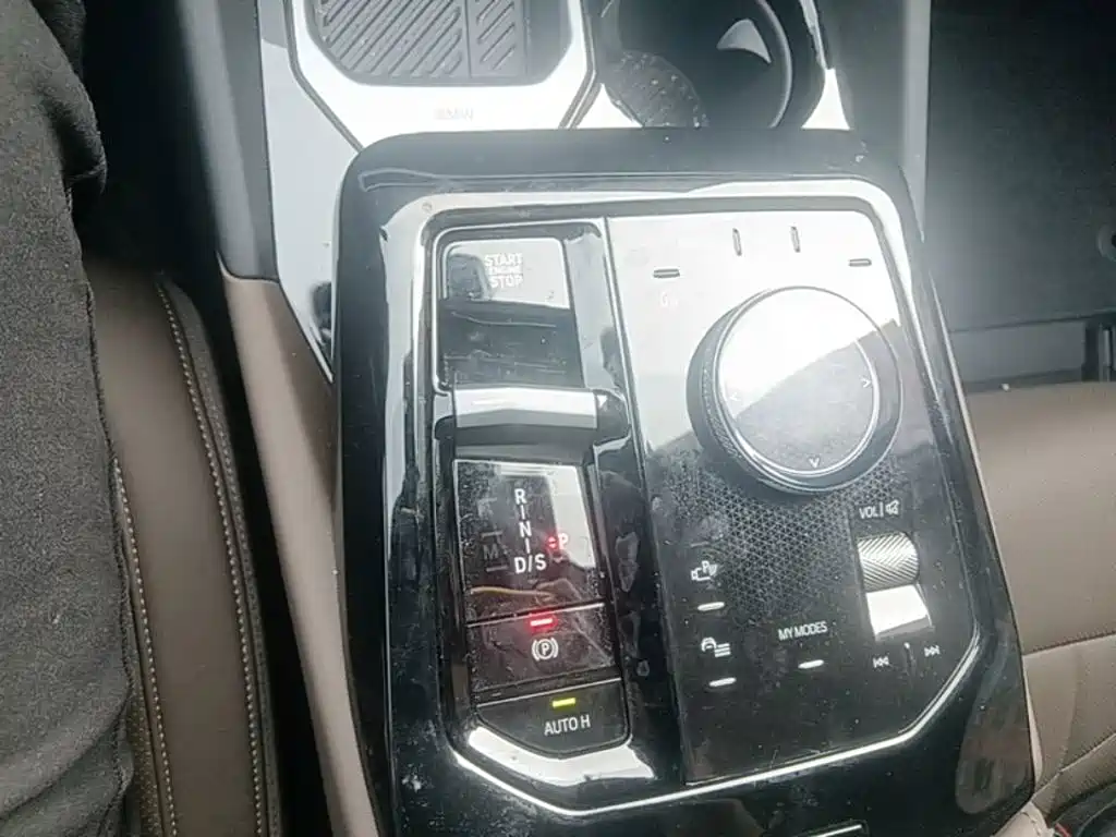BMW 5 Series — миниатюра 19