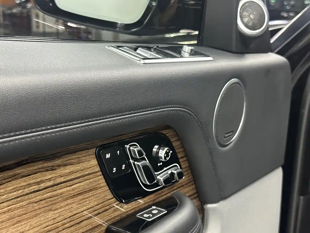 Land Rover Range Rover — миниатюра 10