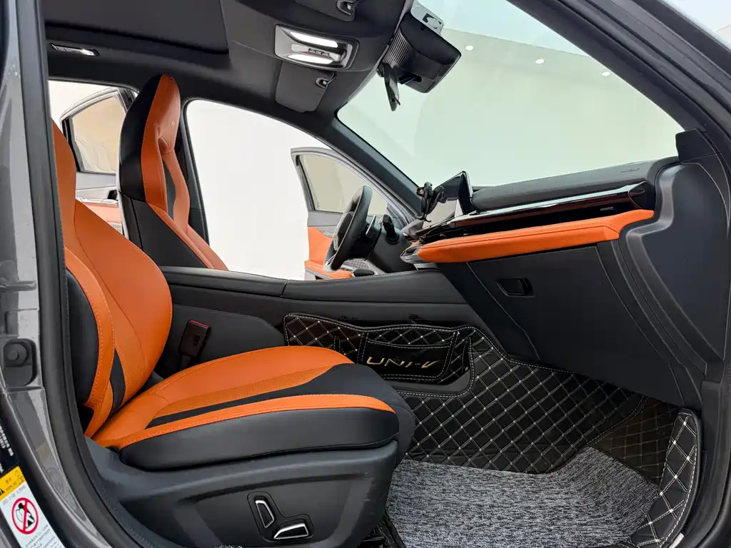 Changan UNI-V 1.5T Sport Edition, фото 5