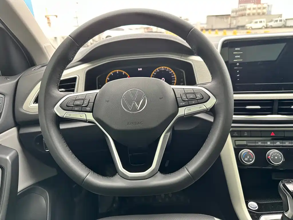 Volkswagen T-Roc — миниатюра 20