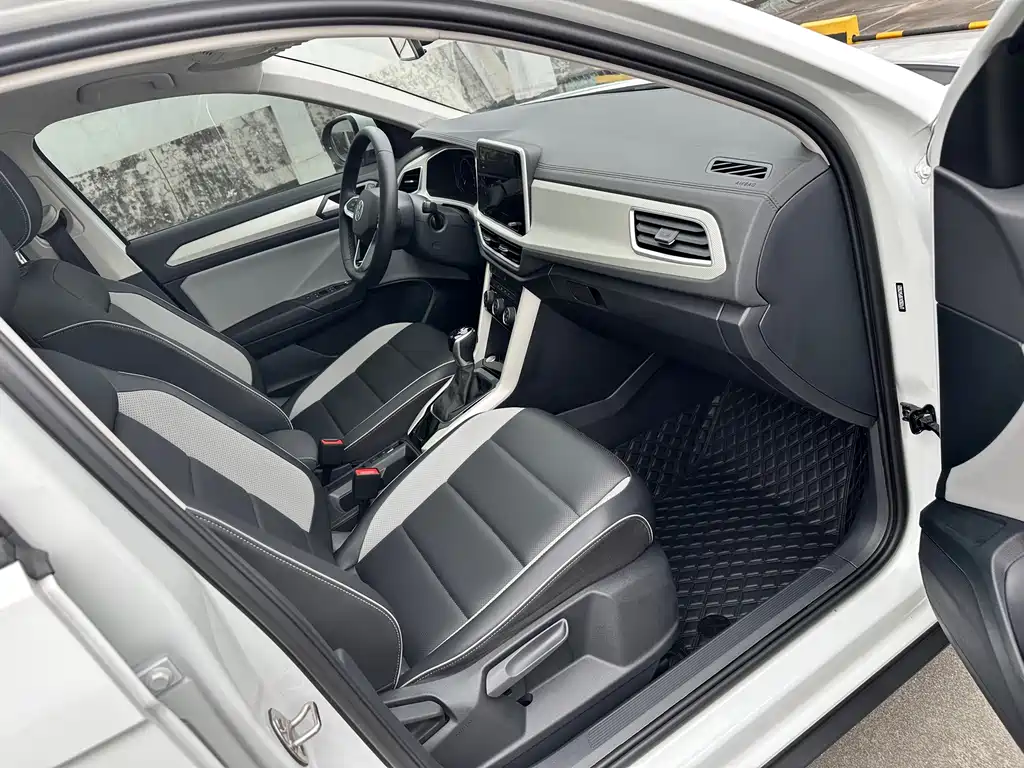 Volkswagen T-Roc — миниатюра 17