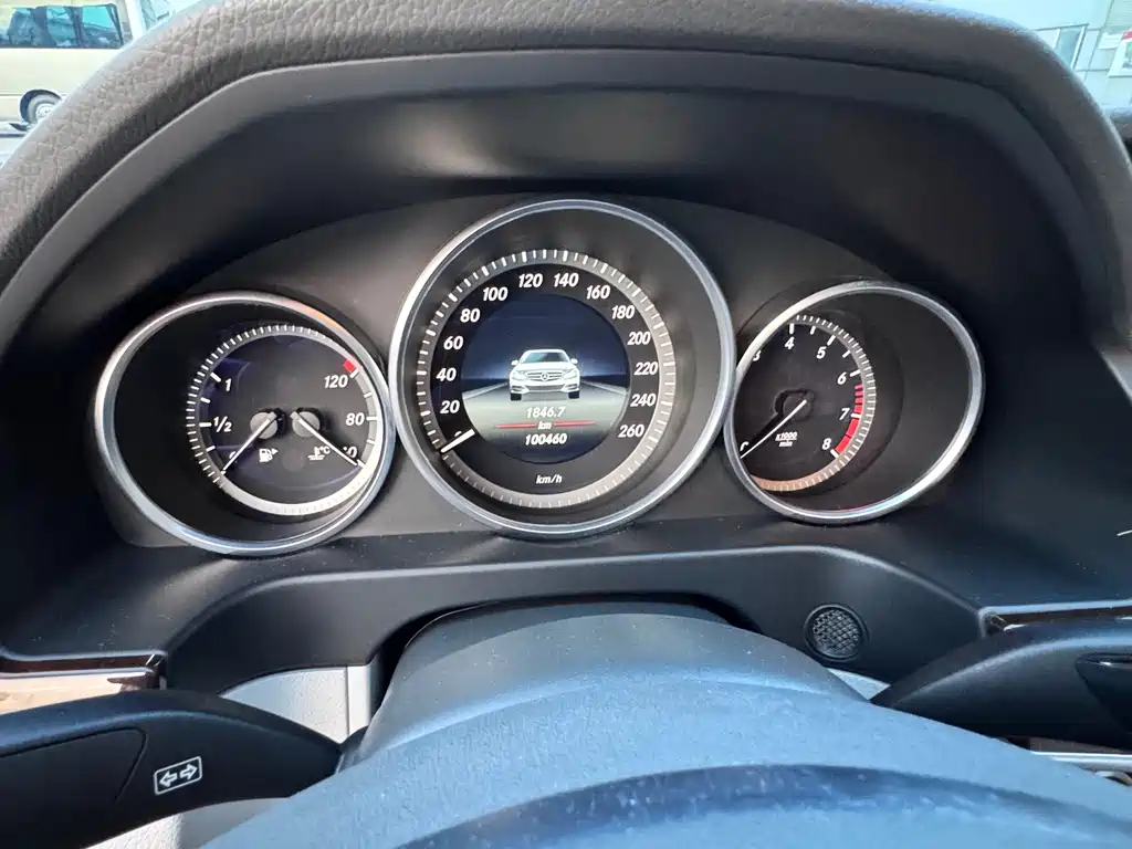 Mercedes-Benz E-Class — миниатюра 6