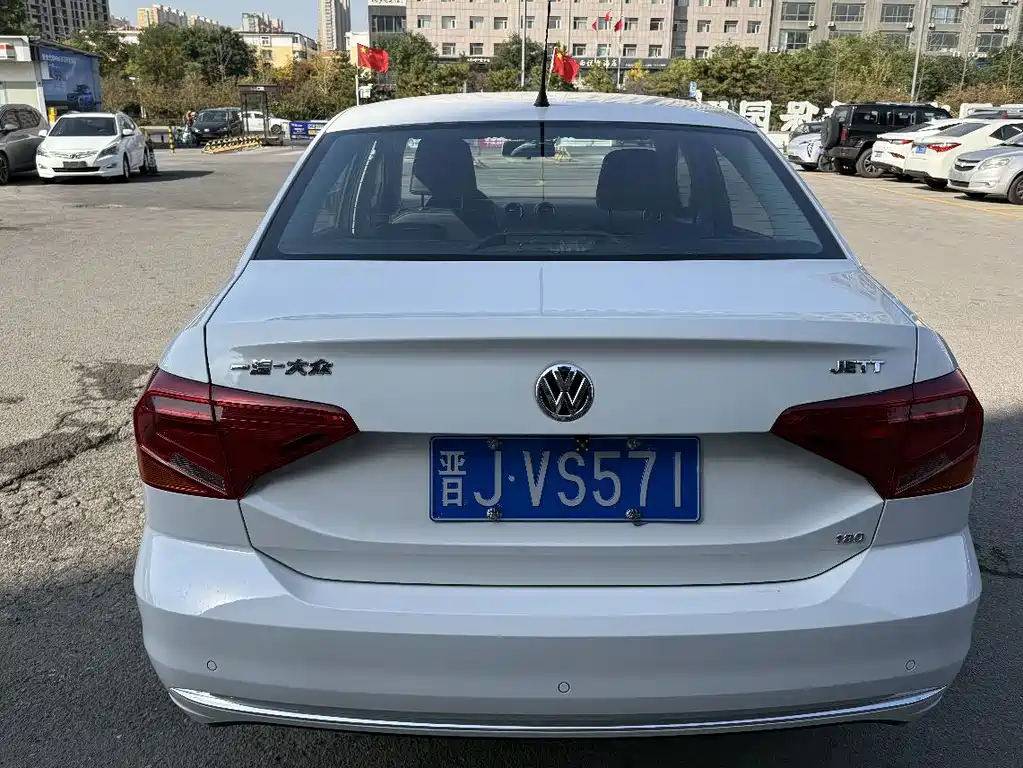 Volkswagen Jetta — миниатюра 8