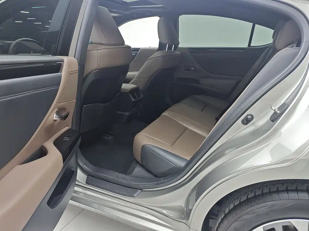 Lexus ES 2023 200